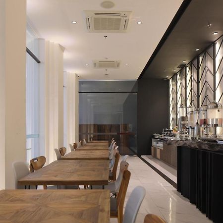 Delua Hotel Jakarta Luaran gambar